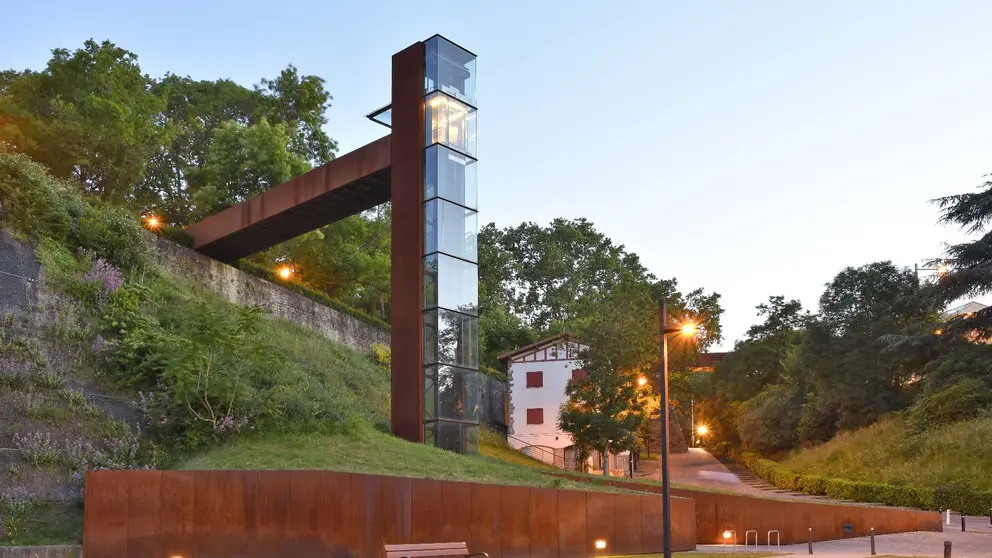 El ascensor urbano de la Media Luna cerrará del 28 al 31 de octubre en Pamplona por obras de reparación. CEDIDA
