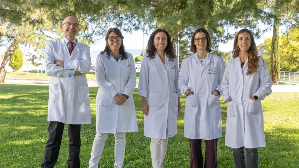 Los Dres. Miguel Ángel Martínez, Maira Bes, Estefanía Toledo, Maite Bastyr-Diego y María Barbería, investigadores que han desarrollado el estudio. CEDIDA