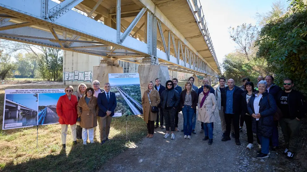 El consejero Chivite se ha reunido con alcaldes, alcaldesas y las corporaciones municipales para presentar la solución integral al puente de Marcilla. GOBIERNO DE NAVARRA