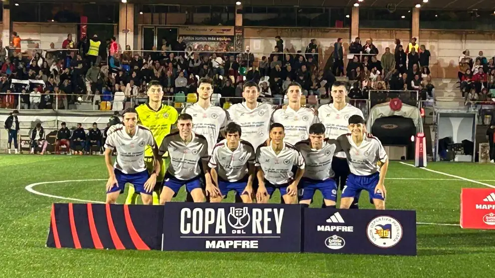 Equipo titular de la Mutilvera ante el Real Zaragoza en la Copa del Rey. FNF.