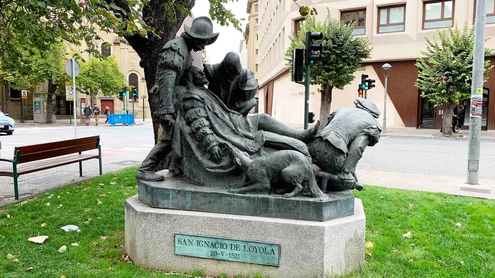 El Monumento a San Ignacio de Loyola está en el centro de Pamplona. Navarra.com