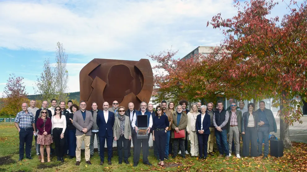Imagen de la inauguración de la escultura de Manuel Torres. CEDIDA