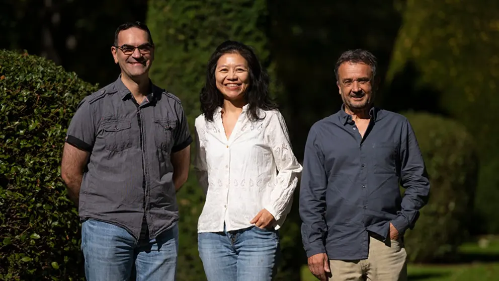 De izq. a dcha.: Juan A. Blanco, Yueh-Hsin Lo y Bosco Imbert, en el campus de la UPNA. UNIVERSIDAD PÚBLICA DE NAVARRA