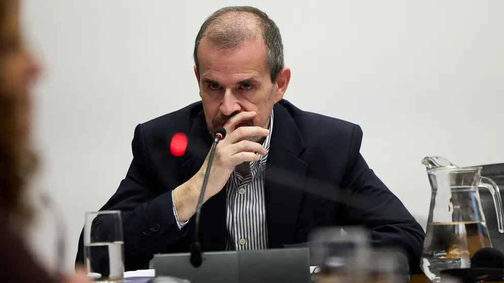 Comparecencia de Jesús Muñoz Apesteguía, vocal de la mesa de contratación de las obras de duplicación de los túneles de Belate, en la comisión de investigación sobre licitación y adjudicación de obras públicas del Gobierno de Navarra. IÑIGO ALZUGARAY