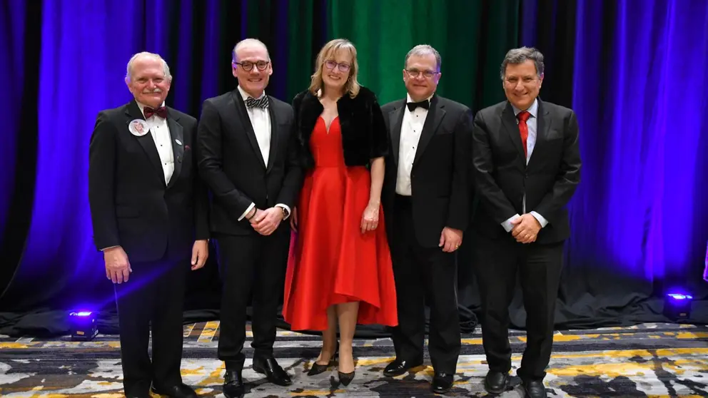 De izquierda a derecha, los doctores Michael Lotze, George Coukos, Julie R. Brahmer, F. Stephen Hodi e Ignacio Melero durante el reconocimiento. CEDIDA
