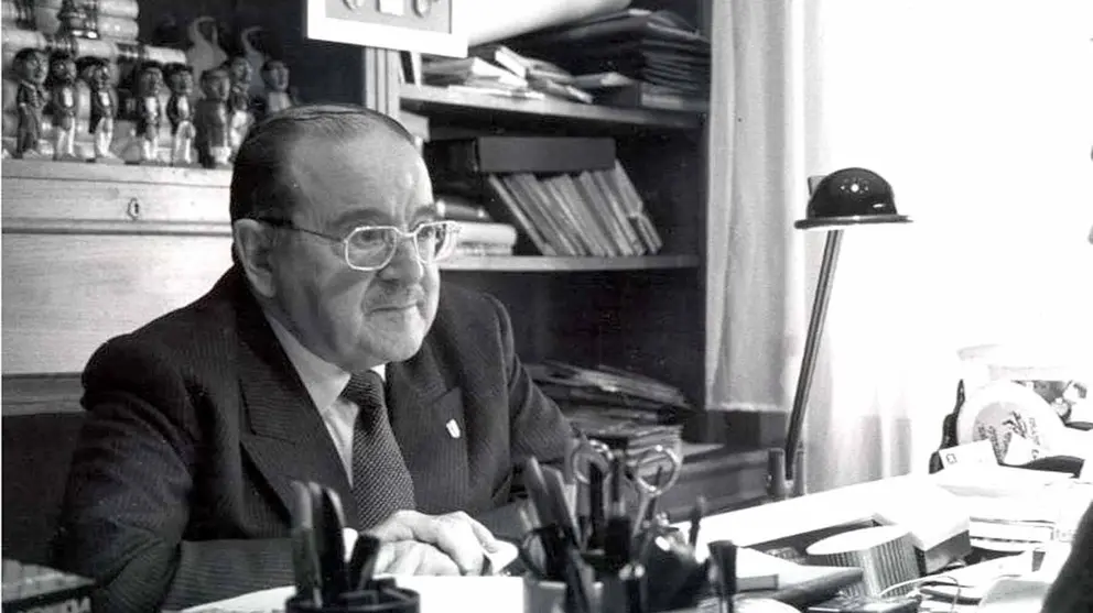 El doctor e historiador de Pamplona José Joaquín Arazuri en su despacho de trabajo en una imagen de 1992. ARCHIVO MUNICIPAL DE PAMPLONA