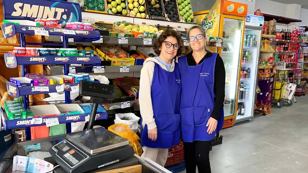 Las nuevas dueñas del supermercado Cucas en Artajona. Navarra.com
