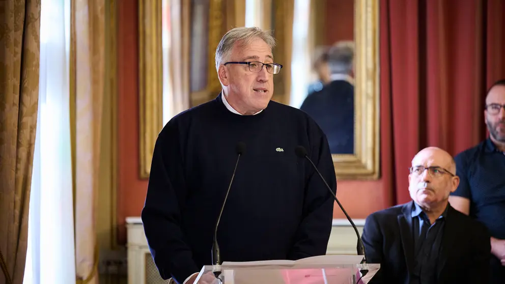 El alcalde de Pamplona, Joseba Asiron, y la concejala delegada de Hacienda y Contrataci&oacute;n P&uacute;blica Responsable y Recursos Humanos, Garbi&ntilde;e Bueno, presentan el proyecto de presupuestos del Ayuntamiento de Pamplona para 2026. PABLO LASAOSA