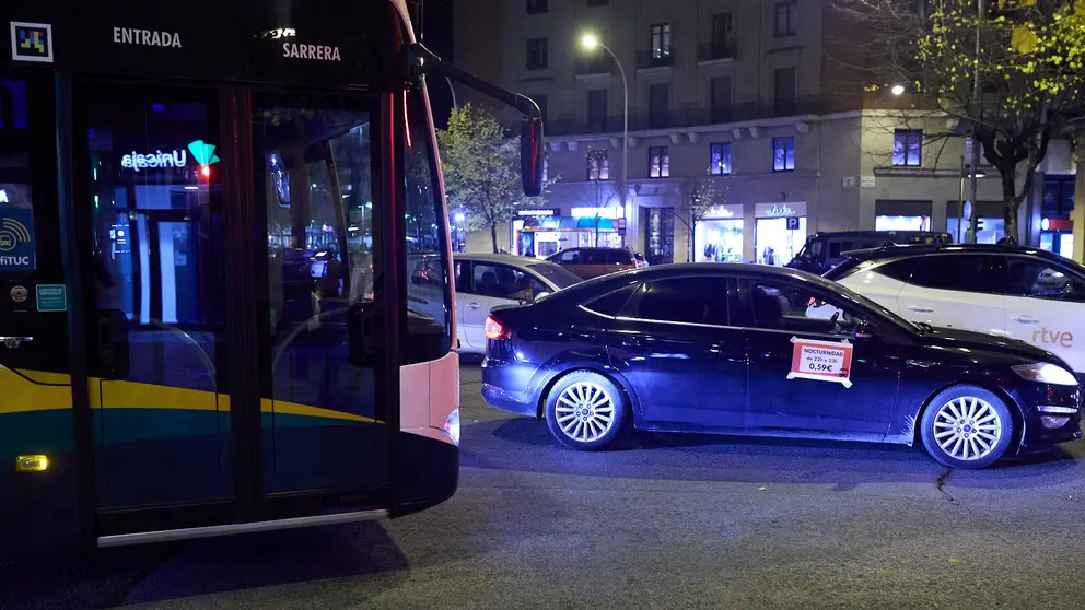 Caravana de coches por las calles de Pamplona organizada por el comité de empresa de TCC en el marco de los paros y movilizaciones para exigir un convenio digno para las villavesas. IÑIGO ALZUGARAY