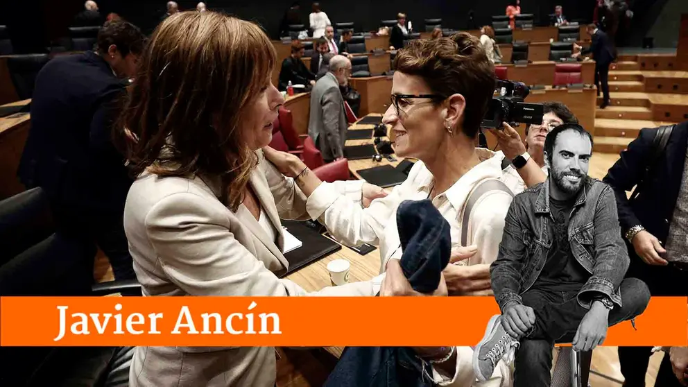 La presidenta del Gobierno de Navarra María Chivite felicita a la expresidenta de Navarra y líder de Geroa Bai, Uxue Barkos. EFE