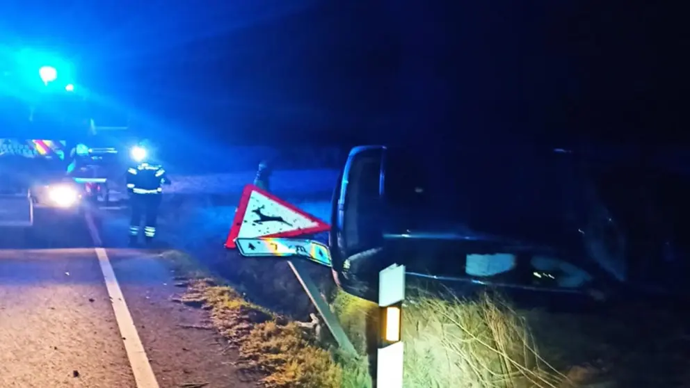 Imagen del lugar del accidente en Sang&uuml;esa. BOMBEROS DE NAVARRA