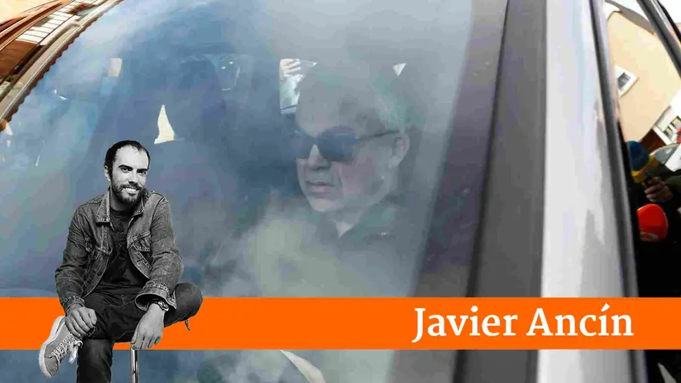 Cerdán saliendo de su casa en coche en milagro. EFE/ Jesús Diges