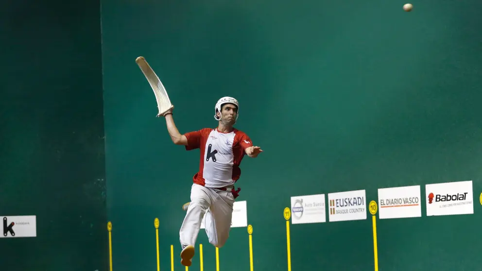 El pelotari Javier Urriza, durante un partido. FOTO: ORIAMENDI