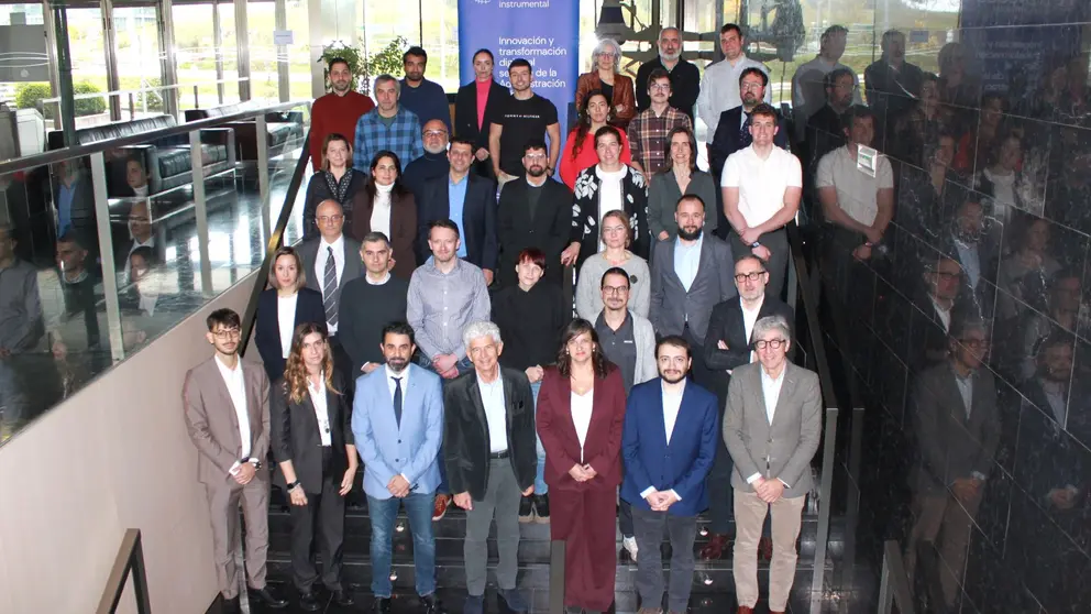 Imagen de grupo
en Tracasa
Instrumental con representantes de
todas las
entidades
participantes. CEDIDA