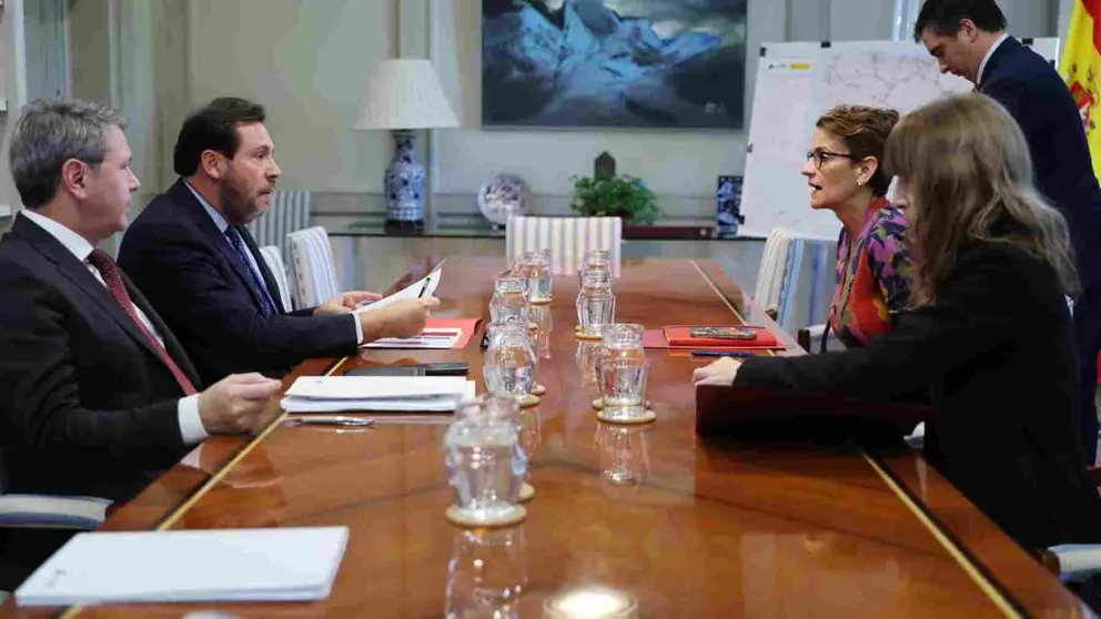 El ministro Óscar Puente y la presidenta Chivite en la reunión en el ministerio. GOBIERNO DE NAVARRA