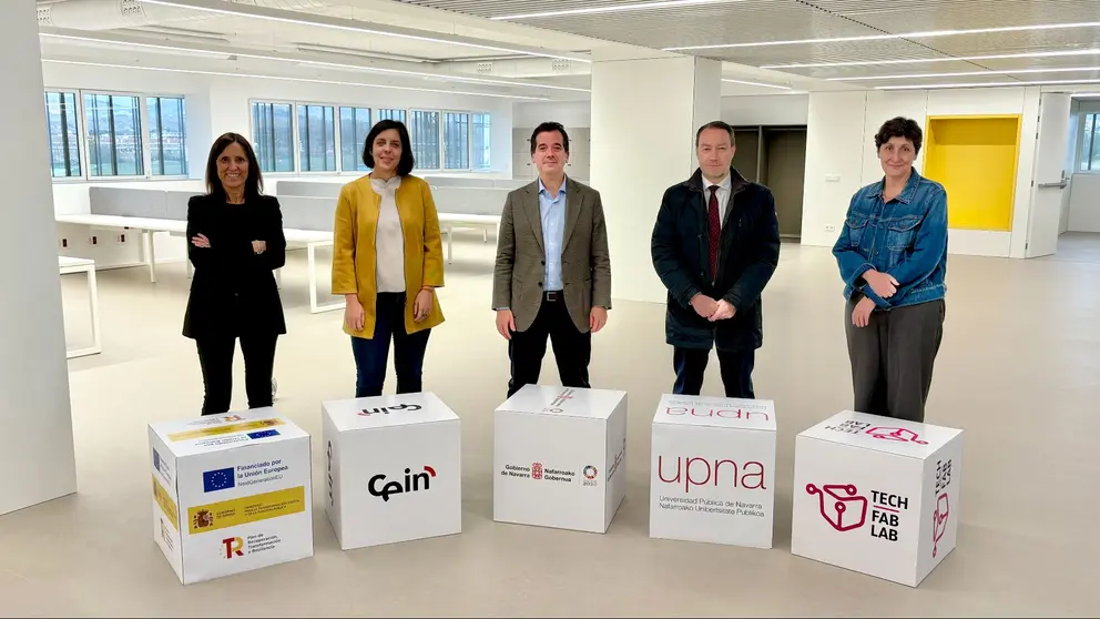 Foto de familia de las entidades participantes en la visita. GOBIERNO DE NAVARRA