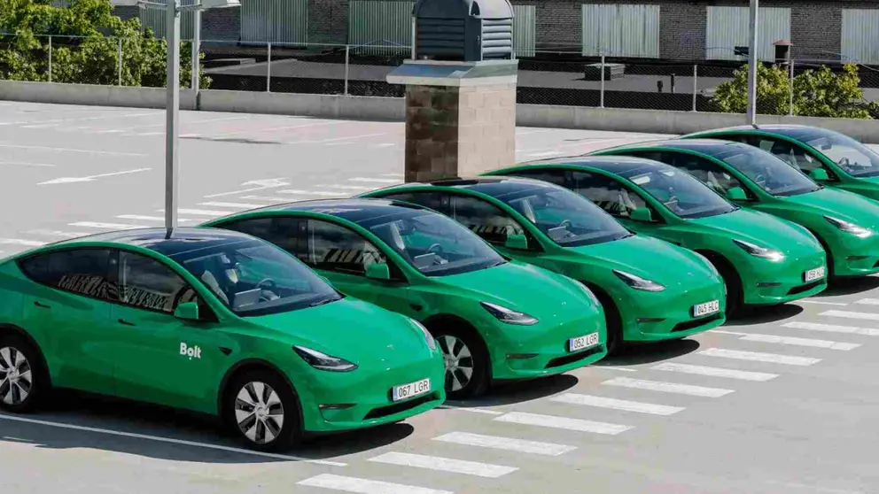 Flota de taxis el&eacute;ctricos de Bolt. BOLT