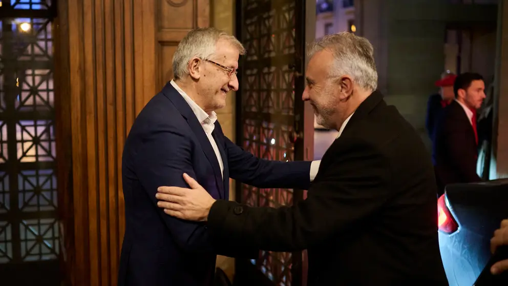 El ministro de Pol&iacute;tica Territorial y Memoria Democr&aacute;tica, &Aacute;ngel V&iacute;ctor Torres, y el vicepresidente primero y consejero de Presidencia e Igualdad del Gobierno de Navarra, F&eacute;lix Taberna, presiden la reuni&oacute;n de la comisi&oacute;n mixta de la Junta de Transferencias en la que se prev&eacute; aprobar el traspaso del tramo navarro de la AP-68 a la Comunidad Foral. PABLO LASAOSA