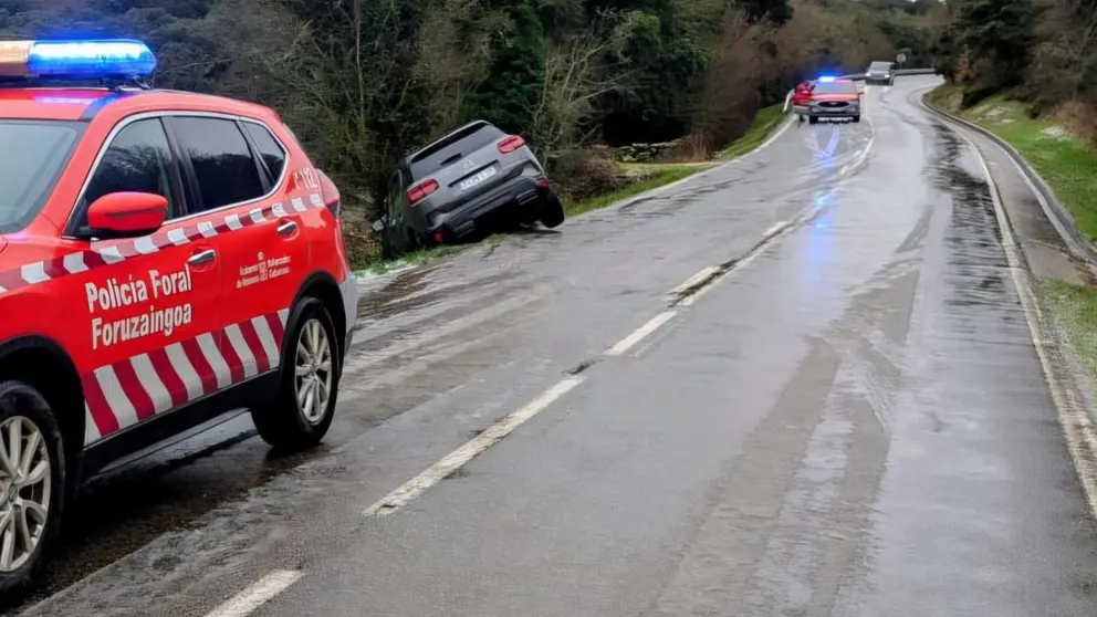Imagen del accidente de tr&aacute;fico en Lez&aacute;un. POLIC&Iacute;A FORAL