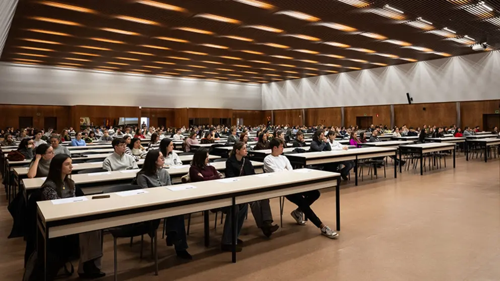 Acto institucional de entrega de las becas para estudiar en el extranjero de la UPNA. UNIVERSIDAD P&Uacute;BLICA DE NAVARRA