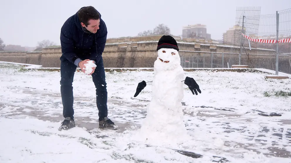 Pamplona amanece cubierta de nieve en la ma&ntilde;ana del d&iacute;a de Reyes por el paso de la borrasca Francis. I&Ntilde;IGO ALZUGARAY