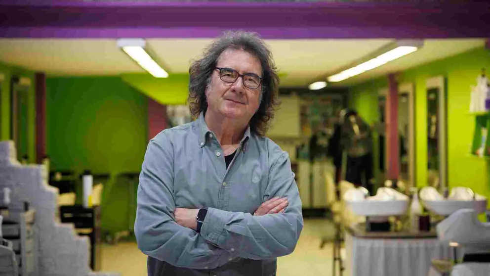 El popular peluquero burlad&eacute;s Miguel Rubio ha cerrado 2025 su peluquer&iacute;a despu&eacute;s de 51 a&ntilde;os de carrera. EFE/Villar L&oacute;pez