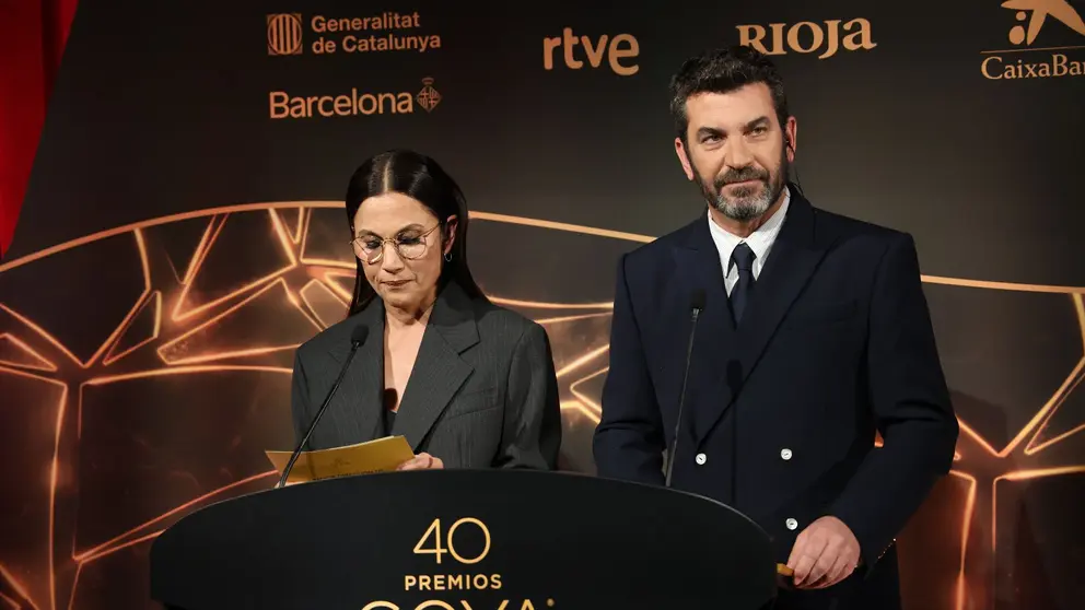 Toni Acosta y Arturo Valls durante la lectura de los nominados y nominadas a la 40 edici&oacute;n de los Premios Goya, en la Academia de Cine. RA&Uacute;L TERREL / EUROPA PRESS