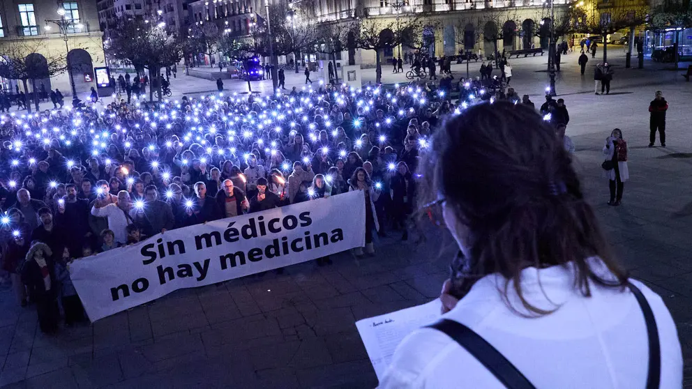Manifestaci&oacute;n de apoyo al colectivo m&eacute;dico convocada por el Sindicato M&eacute;dico de Navarra (SMN) y el Colegio Oficial de M&eacute;dicos de Navarra. I&Ntilde;IGO ALZUGARAY