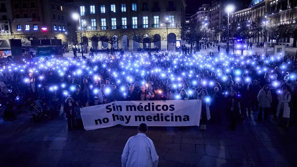 Manifestaci&oacute;n de apoyo al colectivo m&eacute;dico convocada por el Sindicato M&eacute;dico de Navarra (SMN) y el Colegio Oficial de M&eacute;dicos de Navarra. I&Ntilde;IGO ALZUGARAY