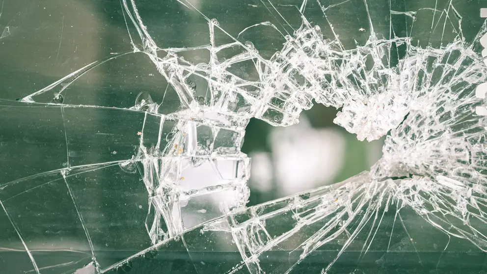 Un cristal roto. AYUNTAMIENTO DE PAMPLONA
