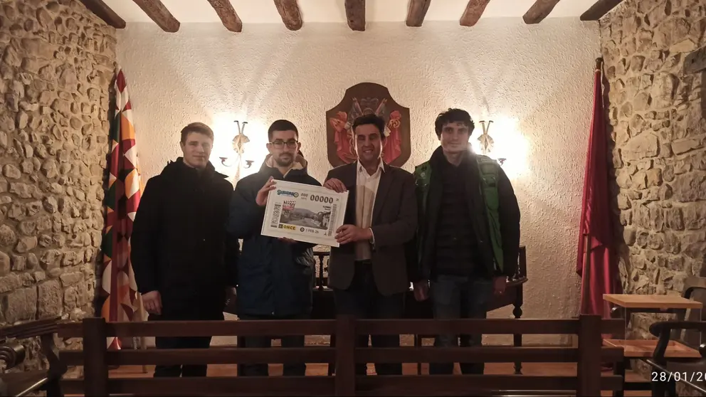 Foto de la entrega del cup&oacute;n. ONCE