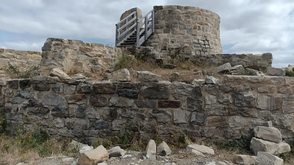 Vista de la Torre del Homenaje en el Castillo de Gara&ntilde;o. TURISMO DE NAVARRA
