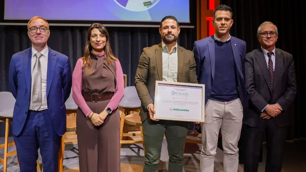Imagen de la entrega del reconocimiento. MERCADONA