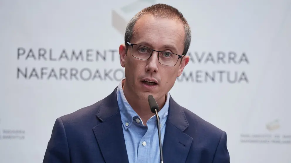 El parlamentario de EH Bildu Mikel Zabaleta realiza declaraciones en el Legislativo foral. EDUARDO SANZ / EUROPA PRESS