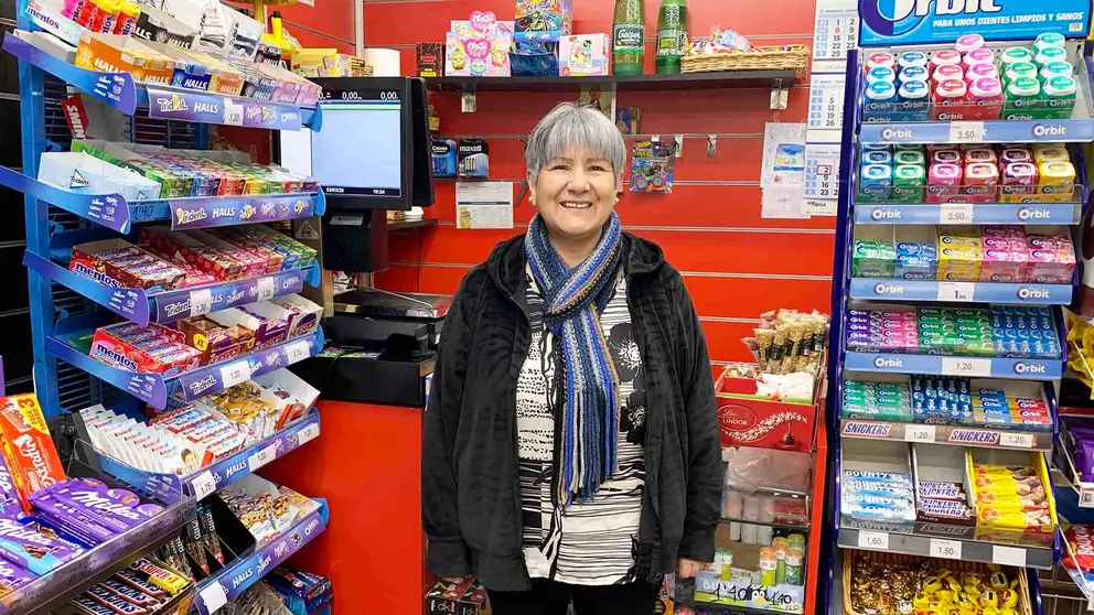 Carmen Churo Naranjo en su tienda Dulces Lokuras en Pamplona. Navarra.com