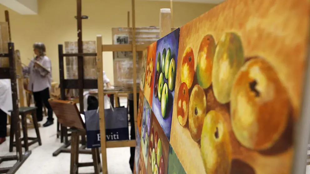 Un taller de pintura en la  Escuela de Arte Catalina de Osc&aacute;riz. AYUNTAMIENTO DE PAMPLONA