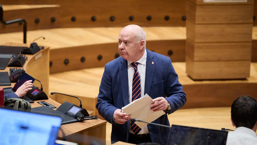 Emilio Jim&eacute;nez, parlamentario de Vox, durante el Pleno del Parlamento de Navarra. PABLO LASAOSA