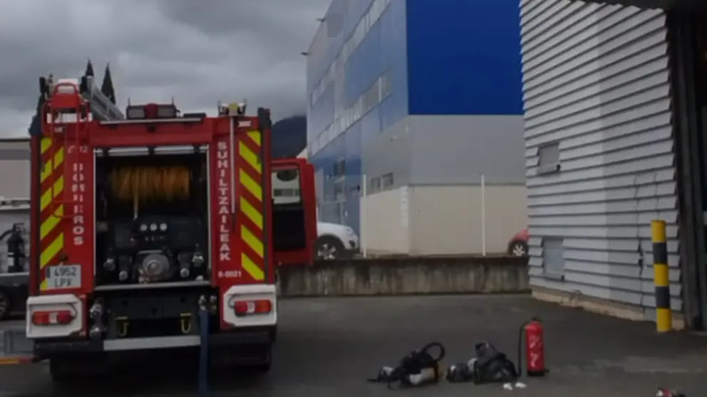 Incendio en una empresa del pol&iacute;gono de Galar. BOMBEROS DE NAVARRA
