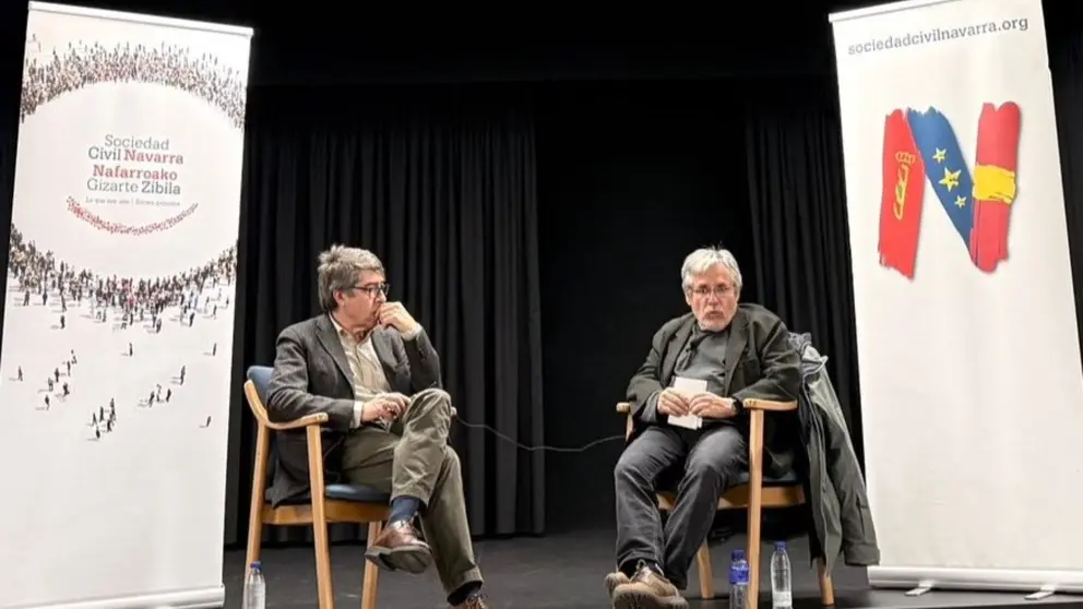 F&eacute;lix Ovejero en su conferencia con Sociedad Civil Navarra