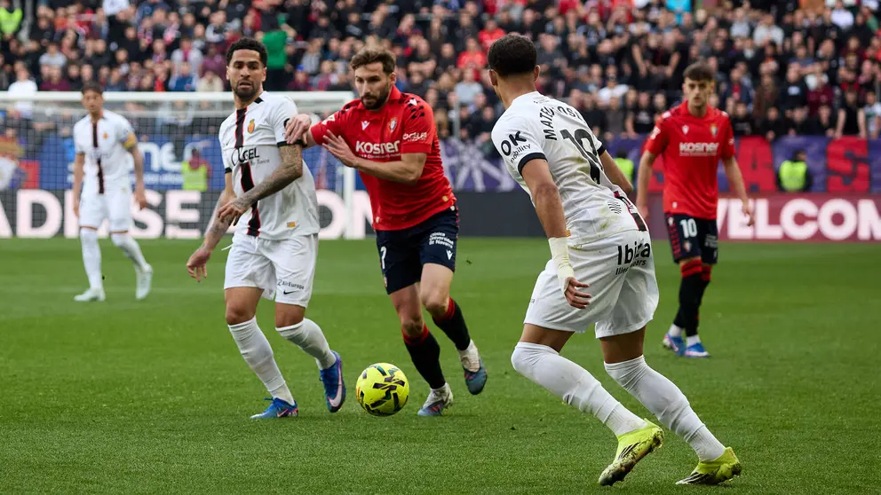 Partido de La Liga EA Sports entre CA Osasuna y RCD Mallorca disputado en el estadio de El Sadar en Pamplona. I&Ntilde;IGO ALZUGARAY