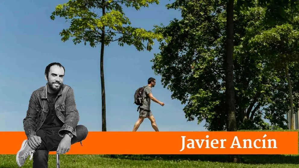 Un hombre pasea por la Vuelta del Castillo. IÑIGO ALZUGARAY