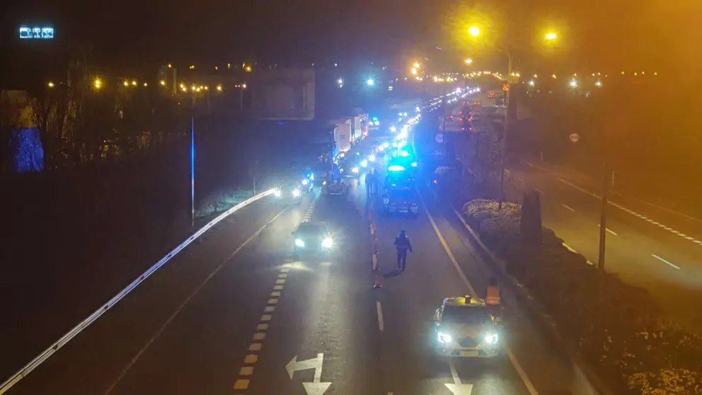 Atasco en Mutilva por el corte de la PA-30 debido a un piquete. LAB