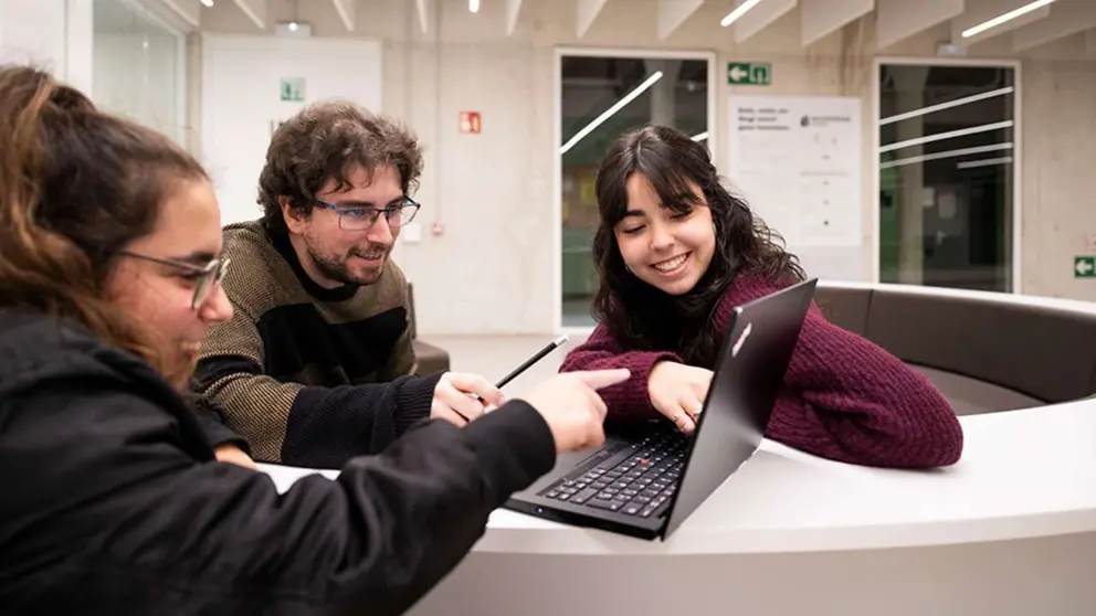Estudiantes en la UPNA. UNIVERSIDAD P&Uacute;BLICA DE NAVARRA