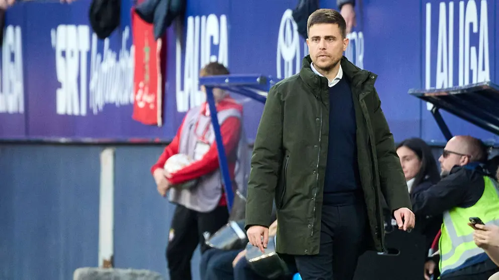 Alessio Lisci (entrenador CA Osasuna) durante el partido de La Liga EA Sports entre CA Osasuna y Girona FC disputado en el estadio de El Sadar en Pamplona. I&Ntilde;IGO ALZUGARAY