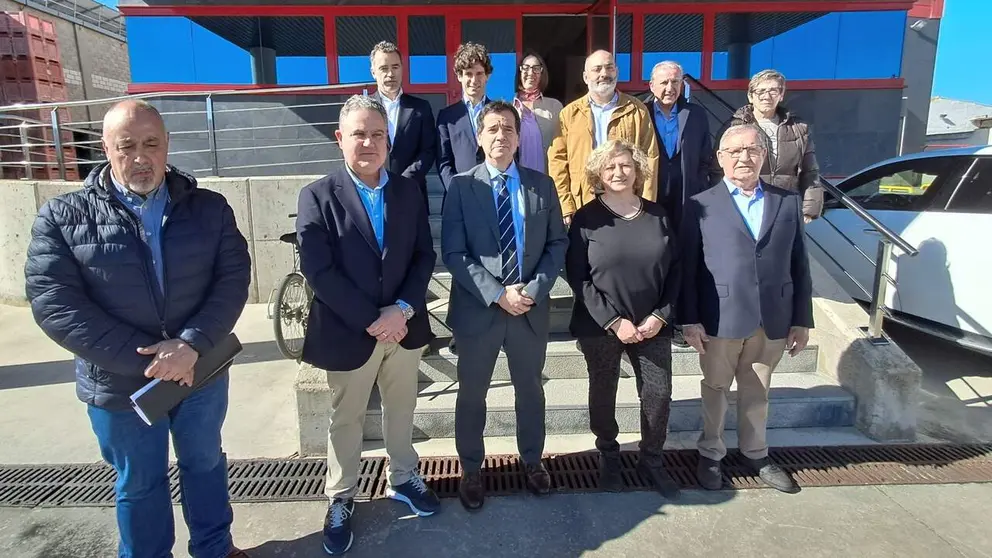 El consejero en su visita a las instalaciones de Solano Log&iacute;stica en Andosilla