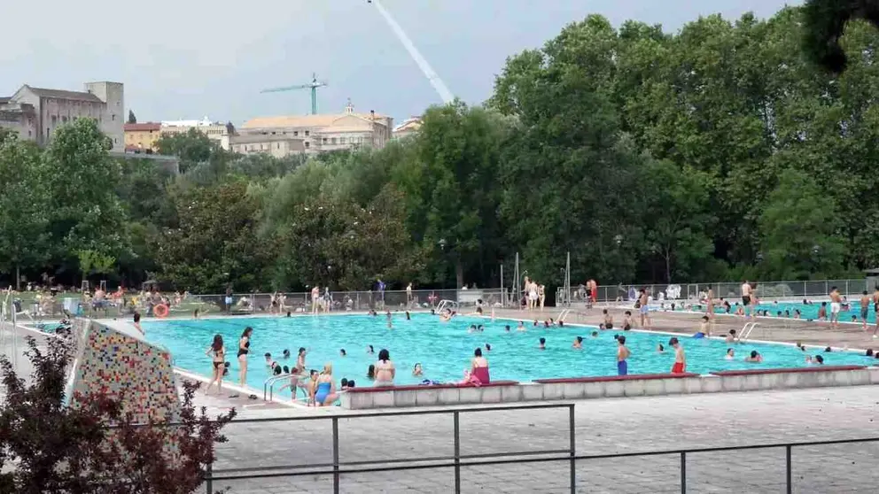 Piscina de Aranzadi en plena ola de calor. AYUNTAMIENTO DE PAMPLONA
