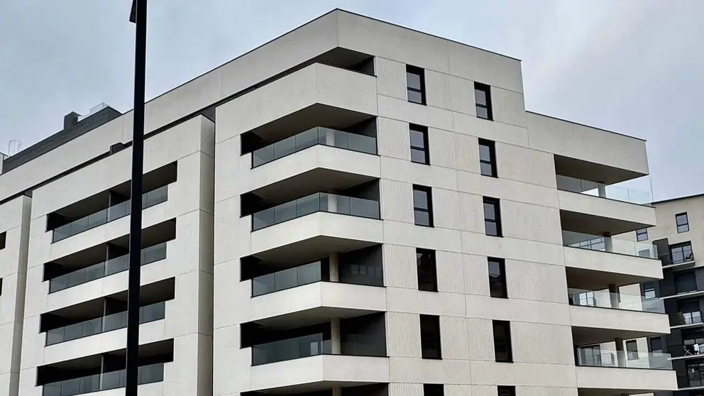 Bloque de la promoci&oacute;n Baray de AEDAS Homes en Bara&ntilde;ain.