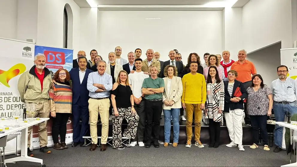 Participantes en el encuentro de la asociaci&oacute;n Deporte y Sociedad. CEDIDA