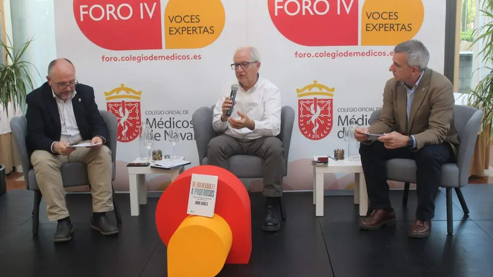 Imagen de la presentaci&oacute;n del libro de Jordi Varela en Pamplona. COLEGIO DE M&Eacute;DICOS DE NAVARRA