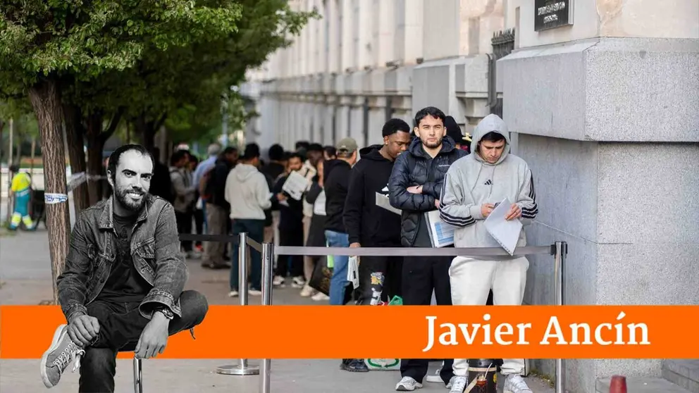 EuropaPress_7460318_varias_personas_hacen_cola_conseguir_certificado_vulnerabilidad_oficina (1) (1)